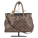 Sac à main Louis Vuitton PALLAS en toile Monogram et cuir de veau M41064 Noir