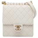 Chanel Branco Pequeno Couro de Cordeiro Chic Pérolas Flap