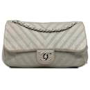 Chanel Plata Pequeño Chevron Piel de Ternera Stud Wars Solapa