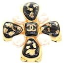 Broche de resina dourada Chanel e CC banhada a ouro