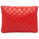 Clutch O em couro de cordeiro matelado vermelho Chanel médio