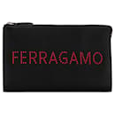 Clutch de couro preto Ferragamo com logo - Salvatore Ferragamo