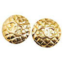 Pendientes de clip Chanel Coco Mark chapados en oro en muy buen estado