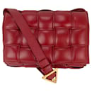 Bolsa transversal Bottega Veneta Maxi Intreccio Padded em Nappa Vermelho