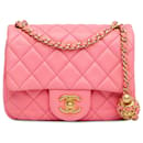 Chanel Mini Carré Classique Rose en Cuir d'Agneau avec Perles Crush