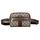 Bolso de cintura Ophidia GG Supreme marrón pequeño de Gucci