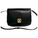 Gucci Leather Crossbody Bag  Leather Crossbody Bag in Very Good Condition