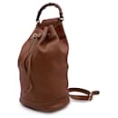 Mochila de cuero vintage color marrón claro en forma de cubo con un tirante de bambú - Gucci