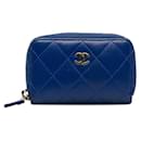 Porte-monnaie en cuir d'agneau Chanel avec le logo Coco, bleu, utilisé en très bon état