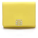 Cartera de cuero Loewe Anagram Trifold Cartera corta de cuero C821TR2X02 en excelente estado