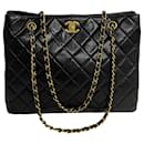 Chanel Matelasse Chain Tote Bag Leather Tote Bag in Very Good Condition