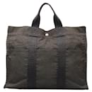 Hermes Canvas Herline Tote MM Handbag in Very Good Condition - Hermès