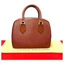 Louis Vuitton Pont Neuf Leather Handbag M52058 in Very Good Condition