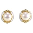 Boucles d'oreilles en or jaune K18 avec perles et diamant de 0,03 ct en excellent état - & Other Stories