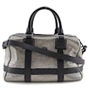 Bolso cruzado Loewe Anagram Boston de cuero en excelente estado