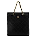 Bolsa tote de couro de cordeiro matelassado preto CC da Chanel