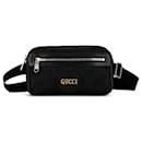 Schultertasche Off The Grid aus schwarzem GG-Nylon von Gucci