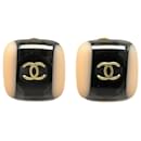 Pendientes cuadrados de resina CC Chanel negros con clip