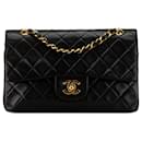 Sac à épaule Chanel Medium Classic en agneau noir à double rabat