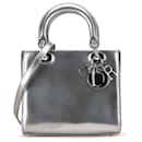 Sac à main Lady Dior moyen en cuir métallisé argenté