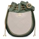 Borsa a secchiello con coulisse in pelle trapuntata Chanel CC verde