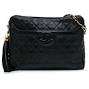 Sac à caméra en cuir d'agneau matelassé noir Chanel avec pompon