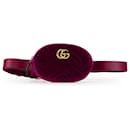 Belt bag in velluto matelassé GG Marmont viola di Gucci