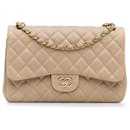 Beige Chanel Jumbo Classic Schultertasche aus Lammleder mit doppeltem Klappverschluss