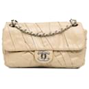 Sac à épaule en cuir de veau glacé beige Chanel Medium à rabat torsadé