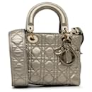 Borsa Lady Dior piccola in pelle di vitello metallica Cannage dorata