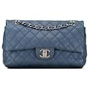 Blue Chanel Medium Classic Caviar Double Flap Schultertasche