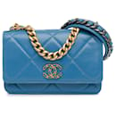 Bolsa de ombro Blue Chanel em couro de cordeiro matelassado 19 com corrente