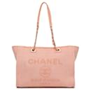 Petit sac Deauville en toile rose Chanel