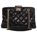 Sac Reissue en cuir de veau craquelé verni noir Chanel