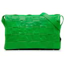 Cruzada Maxi de piel de ternera Intrecciato verde Bottega Veneta