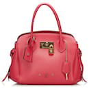 Bolso Milla PM en Veau Nuage rojo de Louis Vuitton