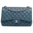 Blue Chanel Jumbo Classic Schultertasche aus Lammleder mit doppeltem Klappverschluss