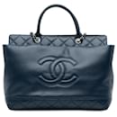 Sac à main en cuir caviar doux bleu Chanel, grand modèle avec poignées