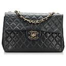 Bolsa de ombro Chanel Maxi XL em couro de cordeiro preto com aba única