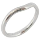 Anillo de banda curva Tiffany en platino 950 para mujeres - Tiffany & Co