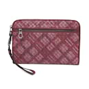 Clutch de couro Intrecciato da Bottega Veneta em vinho