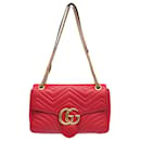 Gucci GG Marmont Medium Schultertasche aus rotem Leder