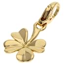 Pendentif Chanel Clover Charm en or jaune 18K pour femmes