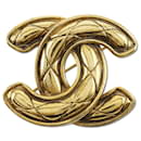 Broche chapado en oro Chanel Coco Mark