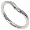 Anillo de banda curva de platino Tiffany & Co. para mujeres