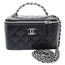 Sac à épaule Chanel Vanity Matelassé en agneau noir