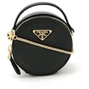 Bolso de cadena de hombro Prada Saffiano Pouch en negro Nero