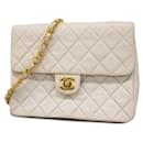 Bolso de hombro de piel de cordero blanco Chanel