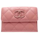 Cartera tri-fold de piel de cordero rosa Chanel