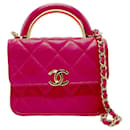 Chanel Schultertasche aus Lammleder in Magenta